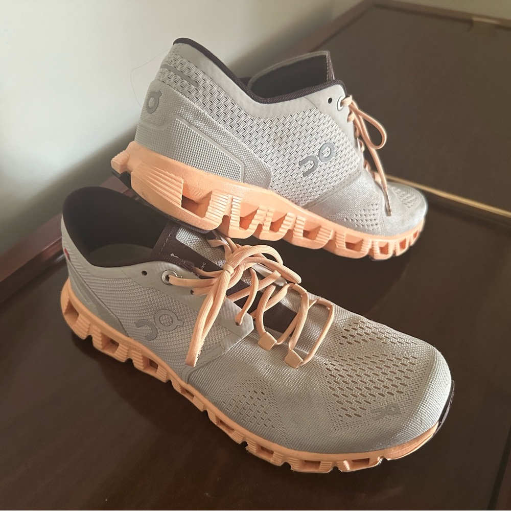 SOLD On Running Oncloud X Running Shoes Size 9